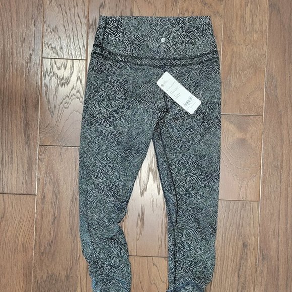 NWT CRZ YOGA active leggings size M 8/10 medium Black w/ white dot pattern - Picture 1 of 3